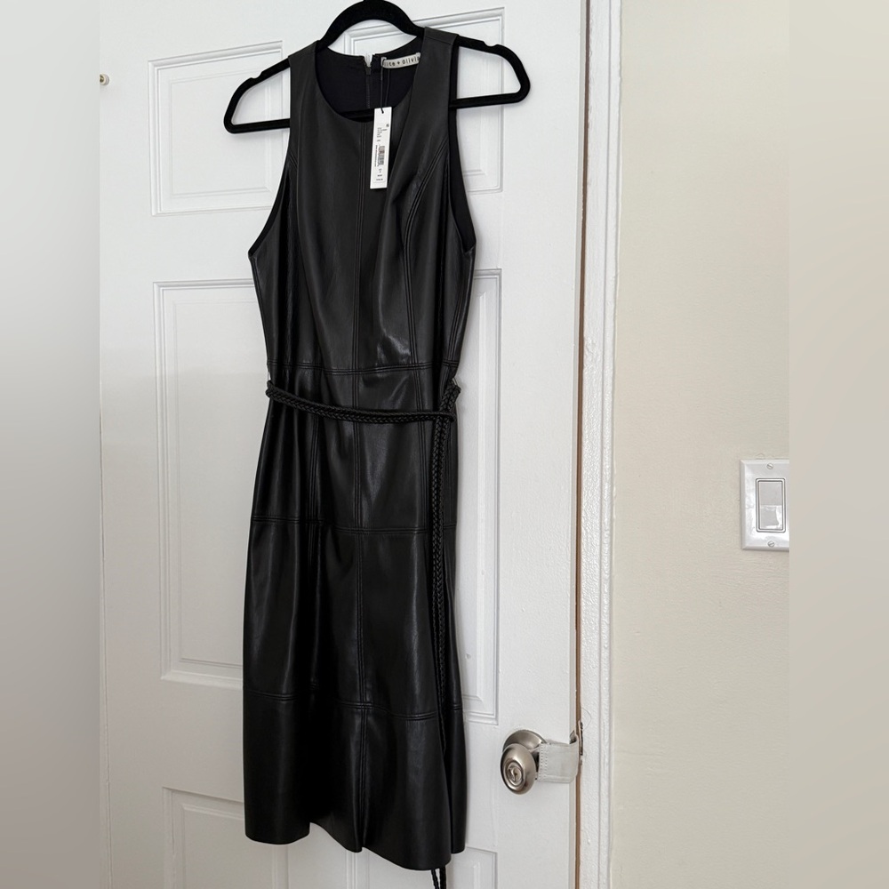Elegant Black Sleeveless Dress ALICE + OLIVIA